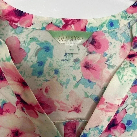 Decree Floral Tab Sleeve Top - Picture 5 of 7